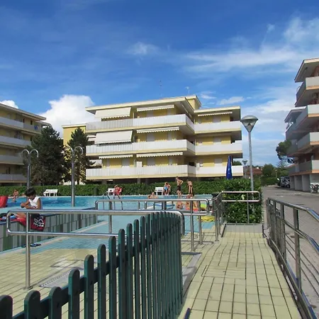 In A Poolside - Beahost Apartamento Bibione