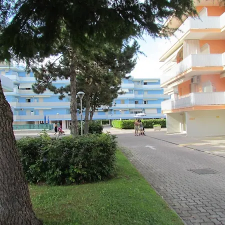 In A Poolside - Beahost * Bibione