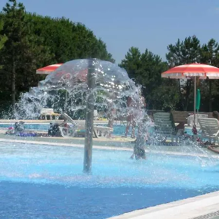 In A Poolside - Beahost Apartamento Bibione