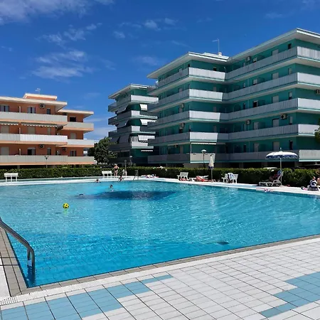 In A Poolside Daire
